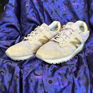 Women's New Balance 520 Light Suede Running Shoes Size 9